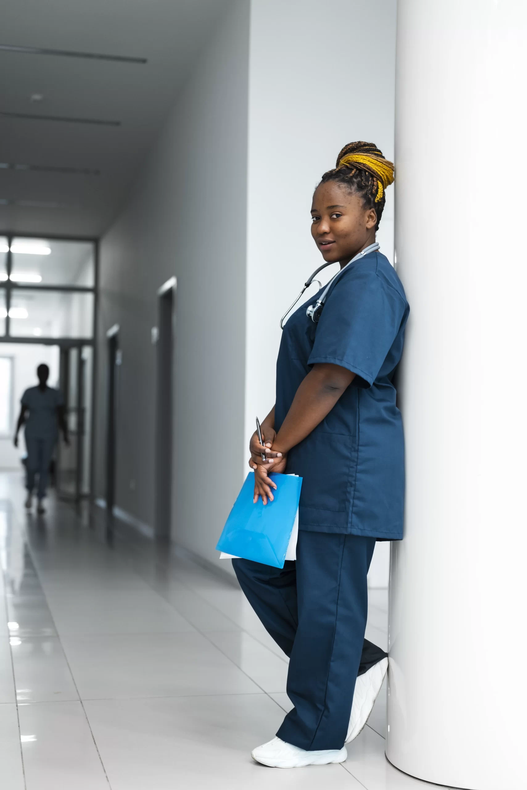 fulls-hot-nurse-holding-documents_result